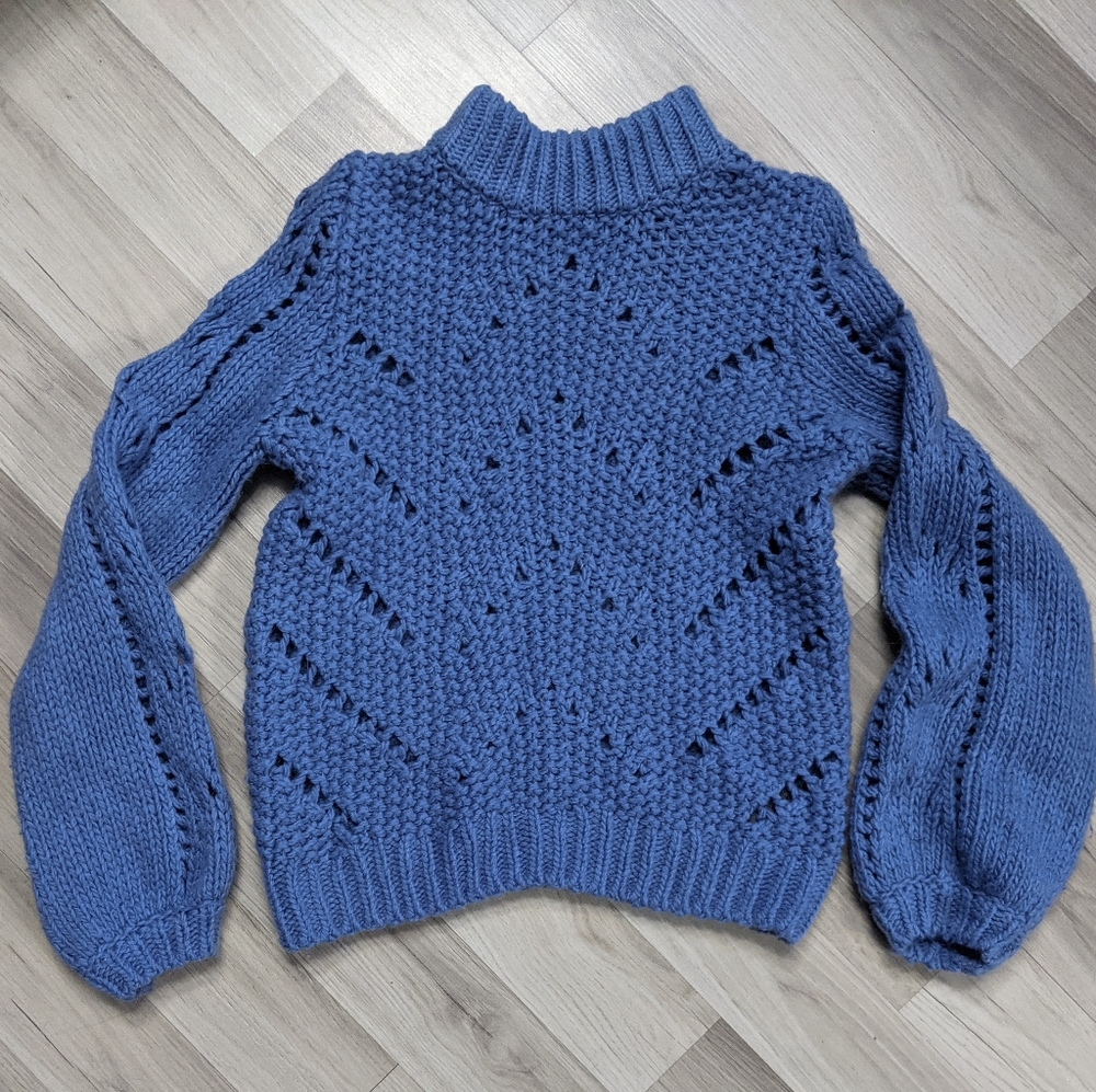 Women's H&M Blue Bubble Sleeve Yarn Style Sweater Medium
